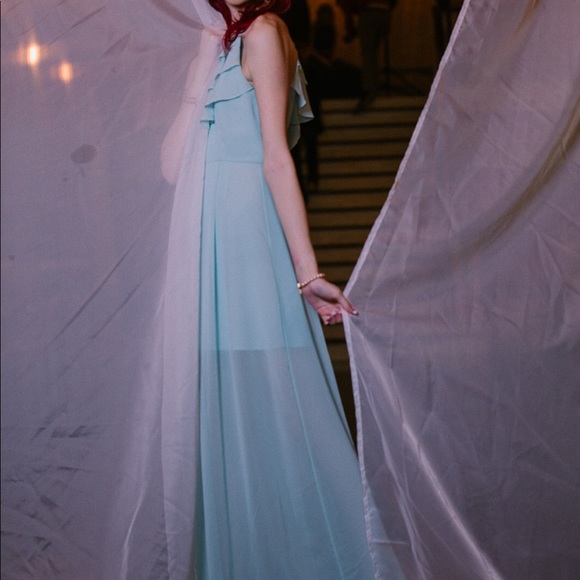 Women’s Formal dress size 0 - Picture 3 of 4